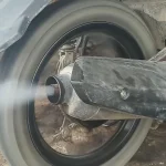 Asap Knalpot Motor Menandakan Pembakaran Bensin Bermasalah