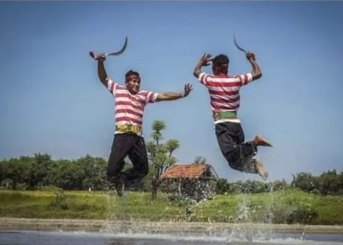 Perkelahian Carok Merupakan Sebuah Tradisi Dari Madura