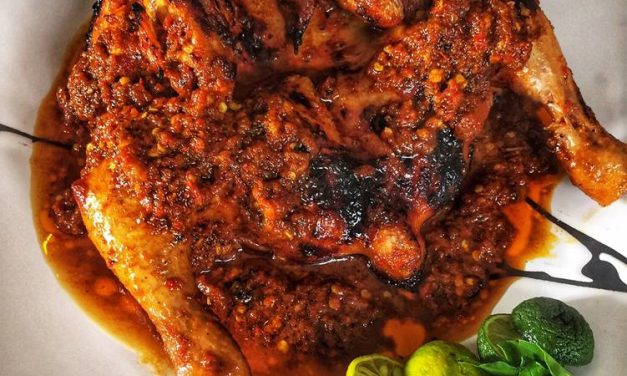 Hidangan Khas Lombok Yaitu Sebuah Ayam Taliwang