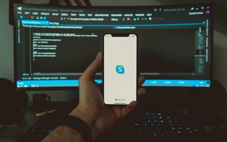 Komunikasi Digital Melalui Aplikasi Skype Di Internet