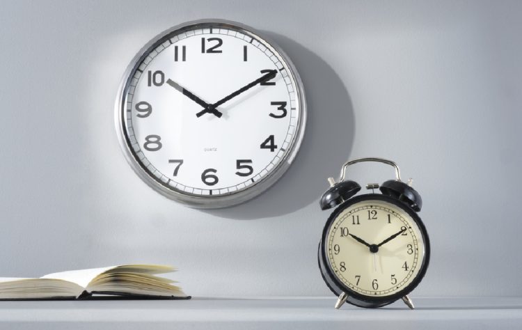 Pengukur Waktu Pada Jam Weker Yang Memiliki Bunyi