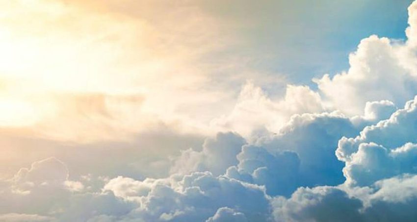 Gumpalan Kristal Dari Tetesan Hujan Membentuk Awan