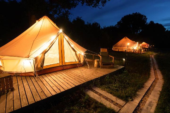 Glamorous Camping Atau Glamping Di Zaman Modern