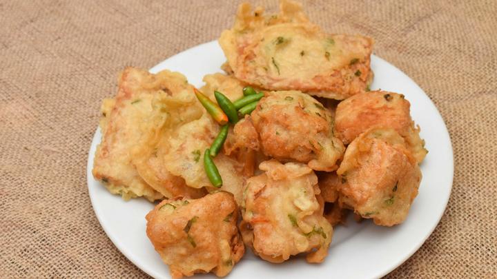 Jajanan Gorengan Indonesia Yaitu Paling Terkenal Bakwan