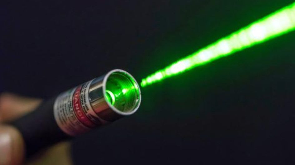 Sebuah Gelombang Cahaya Laser Memiliki Jarak Cukup Jauh