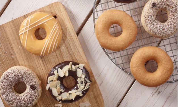 Makanan Ringan Donat Manis Dengan Berbagai Topping