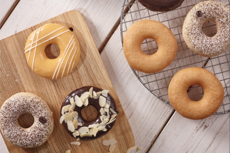 Makanan Ringan Donat Manis Dengan Berbagai Topping