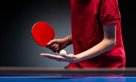 Olahraga Bola Pingpong Atau Tenis Meja Dengan Bet