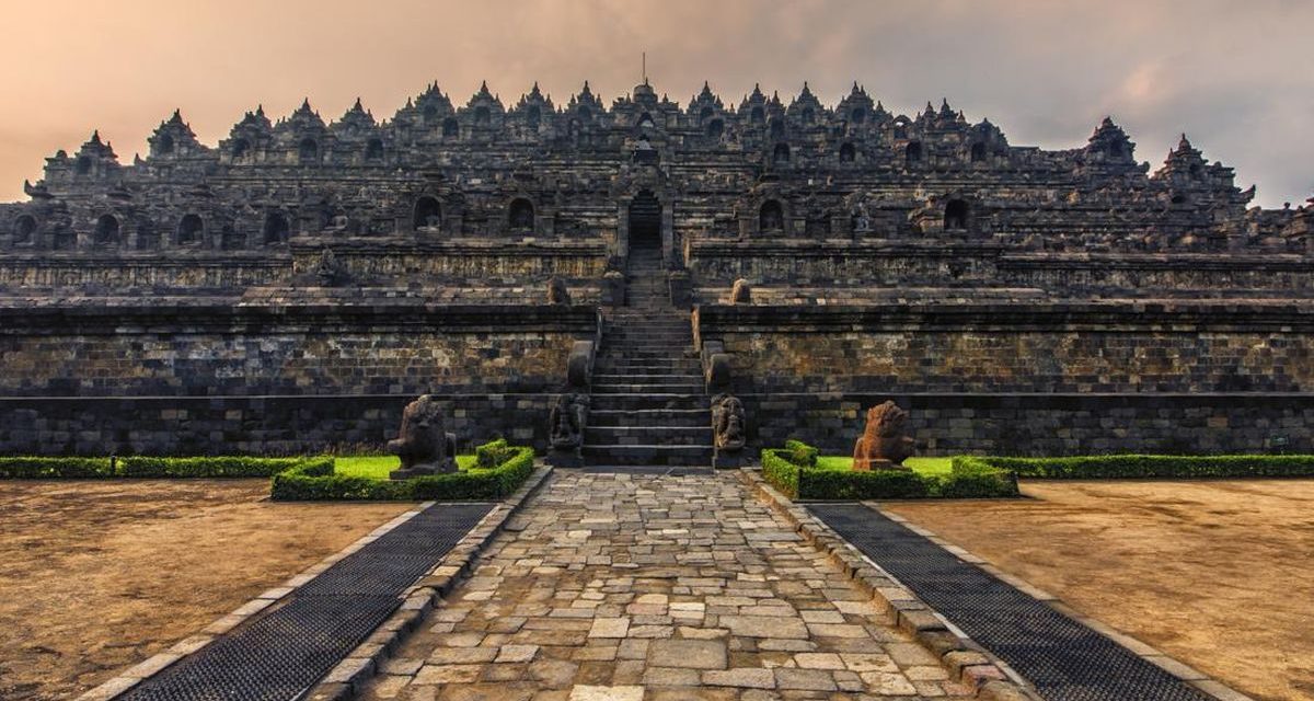 Bangunan Nyata Borobudur Sebuah Candi Di Legenda