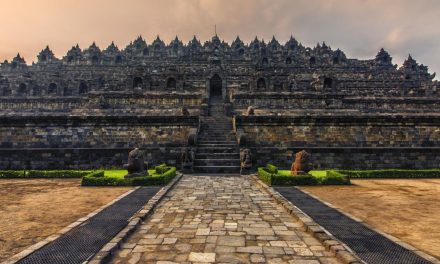 Bangunan Nyata Borobudur Sebuah Candi Di Legenda