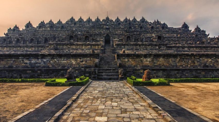 Bangunan Nyata Borobudur Sebuah Candi Di Legenda