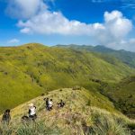 Permukaan Bumi Pada Sebuah Perbukitan Dan Isinya