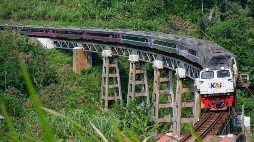 Transportasi Jalur Darat Sebuah Kereta Api Sejak Dahulu