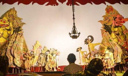 Pertunjukan Budaya Indonesia Sebuah Wayang Kulit