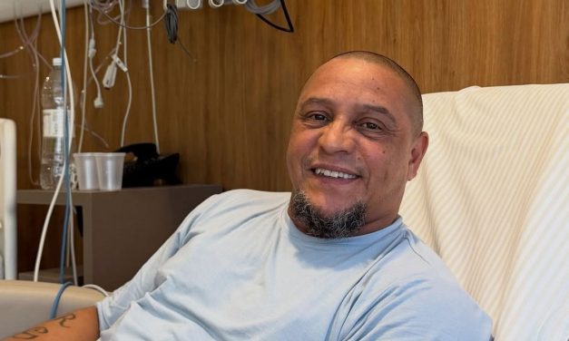 Bek Kiri Brasil Pemain Profesional Roberto Carlos
