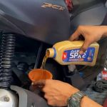 Pelumas Mesin Kendaraan Bermotor Sebuah Oli