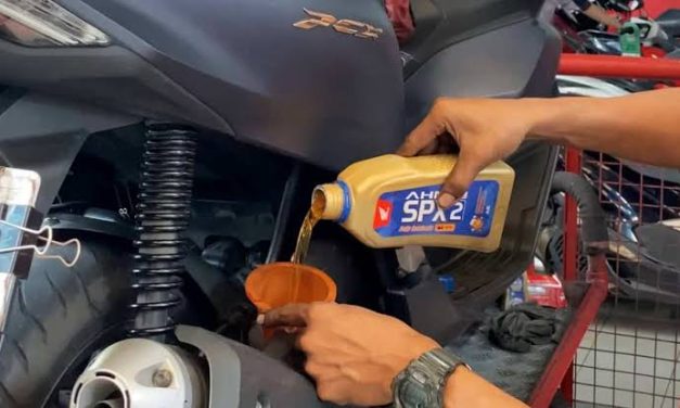 Pelumas Mesin Kendaraan Bermotor Sebuah Oli