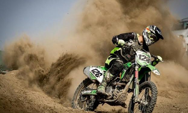 Kendaraan Bermotor Trail Dengan Fungsi Segala Medan