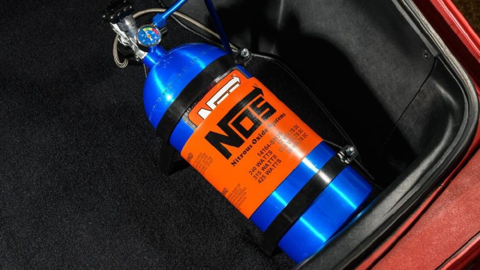 Sebuah Sistem Nitrous Kecepatan Tambahan Kendaraan