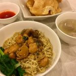 Sebuah Makanan Tradisional Bakmi Dengan Toppingnya