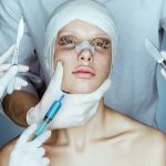 Tindakan Dokter Medis Dalam Sebuah Operasi Plastik