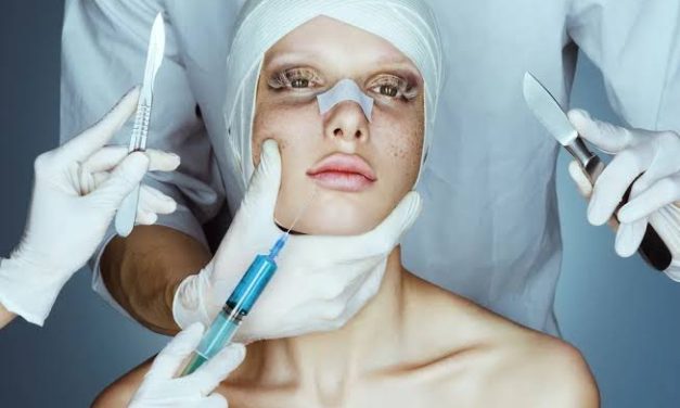Tindakan Dokter Medis Dalam Sebuah Operasi Plastik