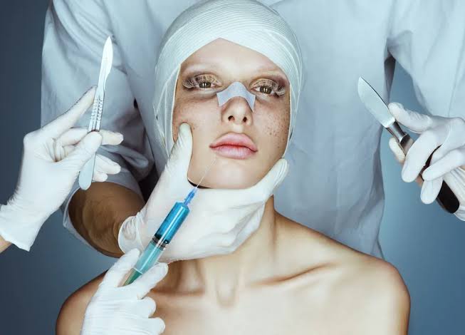 Tindakan Dokter Medis Dalam Sebuah Operasi Plastik