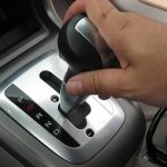 Sebuah Kendaraan Matic Pada Mobil Roda Empat
