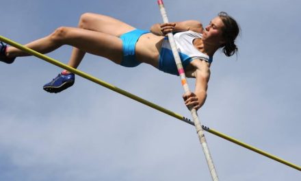Suatu Olahraga Atletik Lompat Galah Yang Tinggi