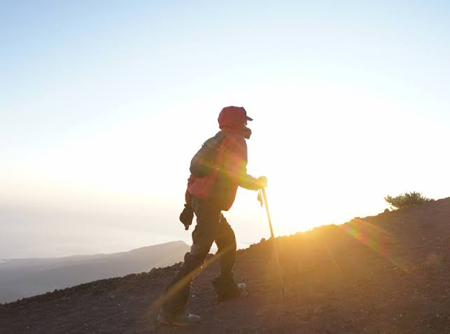 Sebuah Perjalanan Hiking Menikmati Alam
