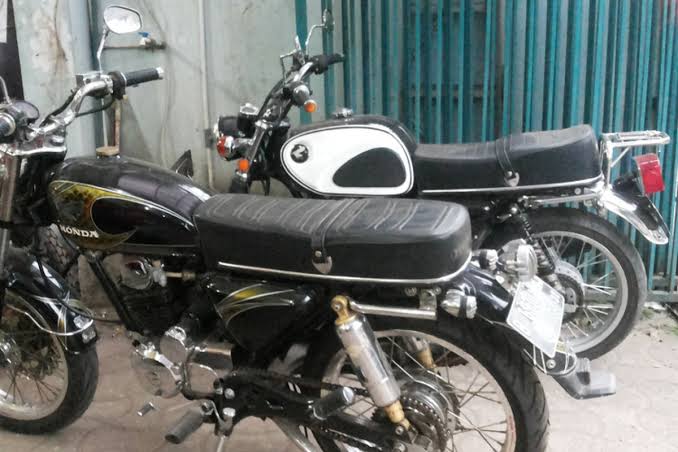 Sebuah Kendaraan Jadul Atau Motor Keluaran Lama