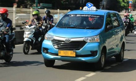 Kendaraan Umum Taksi Dengan Transportasi