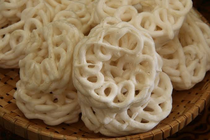 Suatu Makanan Kerupuk Dengan Tekstur Renyah