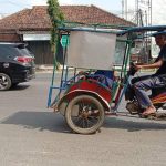Suatu Kendaraan Unik Becak Dengan Roda Tiga