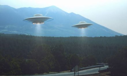 Sebuah Piring Terbang Atau Ufo Kendaraan Alien