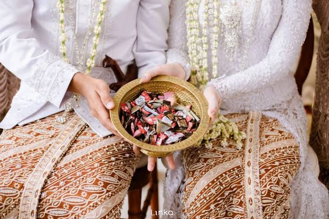 Suatu Kegiatan Saweran Kepada Seseorang Atau Kelompok
